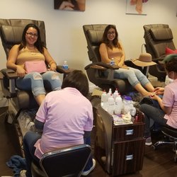 Moon's Nails and Spa