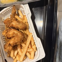 Top 1 China Express - Chicken wings and French fries