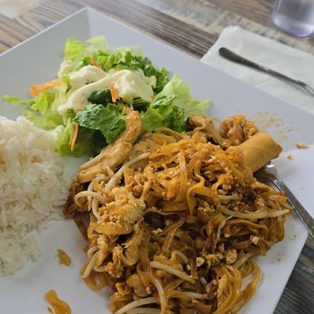 Chili Tango Thai Cuisine - Lunch special with Chicken Pad Thai. - Thai Near Me - Covina, California