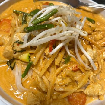 Le Thai - 3 color curry w noodles - Thai Near Me - Las Vegas, Nevada