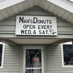 Nan's Donuts - The main entrance--those hours are accurate.