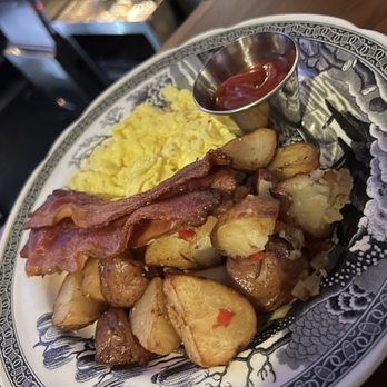 1928 Beacon Hill - 1928 Breakfast - American Near Me - Boston, Massachusetts 1928 Beacon Hill - 1928 Breakfast - American Near Me - Boston, Massachusetts