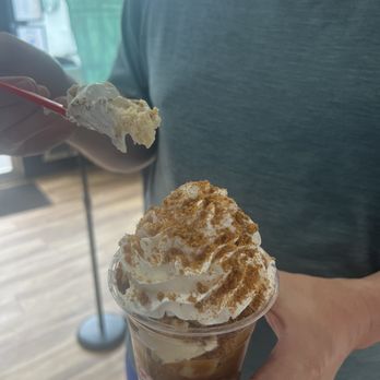 Blue Ridge Creamery - Biscoff cookie and cheesecake Sunday - Ice Cream & Frozen Yogurt Near Me - Blue Ridge, Georgia