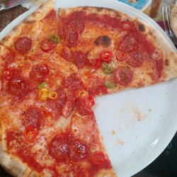 Alla Fontana Osteria Pizzeria - Diablo pizza.  Hot pepperoni and sliced peppers.  Spicy !