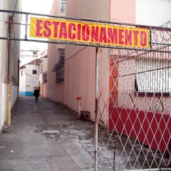Quadra da Igreja Sagrada Família - Entrada pela Joaquim Nabuco.