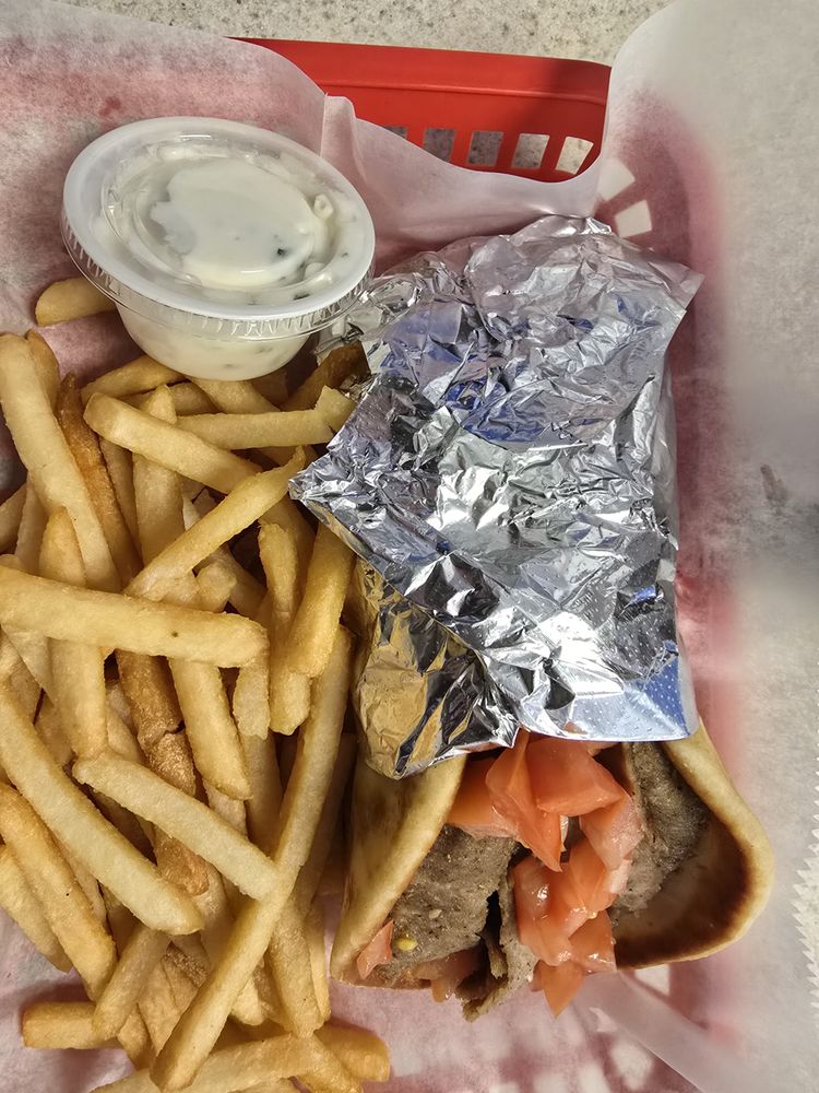 Food from Yianni's Gyro Place