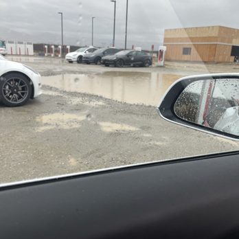 Tesla Supercharger - Bakersfield - EV Charging Stations Near Me - Bakersfield, California