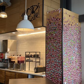 MOD Pizza - the interior of a modern restaurant - Fast Food Near Me - Sugar Land, Texas MOD Pizza - the interior of a modern restaurant - Fast Food Near Me - Sugar Land, Texas