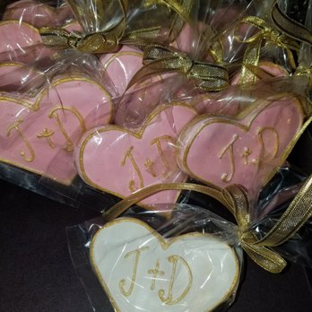 Red Carpet Cookies - Custom bridal shower cookies - Caterers Near Me Red Carpet Cookies - Custom bridal shower cookies - Caterers Near Me