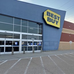 Exterior photo of Best Buy - Shakopee - Shakopee, Minnesota Exterior photo of Best Buy - Shakopee - Shakopee, Minnesota