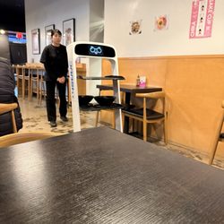 Ramen Musashi - Robot helper