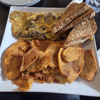 The Bistro At Haddonfield - Bland mushroom omelet - American Near Me - Haddonfield, New Jersey