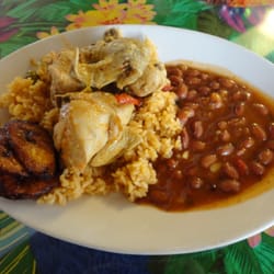 Restaurant El Dajao - Boiled chicken, rice & beans, fried plantains.