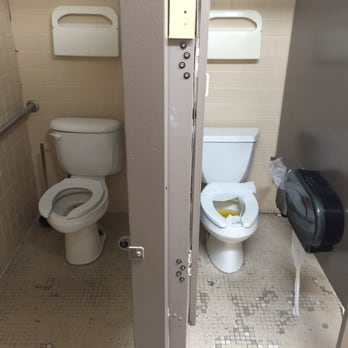 Big Lots - Bathrooms are beyond gross! - Department Stores Near Me - Kennesaw, Georgia