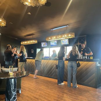 Truffle Pig Winery & Vineyards - Inside wine club room - Wineries Near Me - Temecula, California Truffle Pig Winery & Vineyards - Inside wine club room - Wineries Near Me - Temecula, California