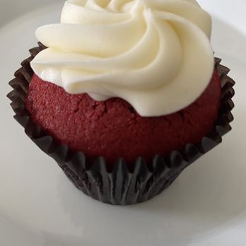 Genesis Decorations and Cakes - Red Velvet Cupcake - Custom Cakes Near Me - Albuquerque, New Mexico