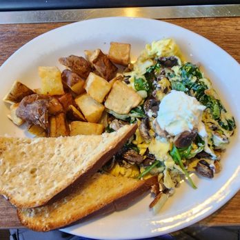 Slappy Cakes - Spinach, grilled onion and goat cheese Scramble - Breakfast & Brunch Near Me - Lahaina, Hawaii Slappy Cakes - Spinach, grilled onion and goat cheese Scramble - Breakfast & Brunch Near Me - Lahaina, Hawaii