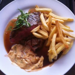 Gutekällaren - Medium rare beef with fries
