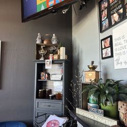 The Pour Station - Cute decor/atmosphere