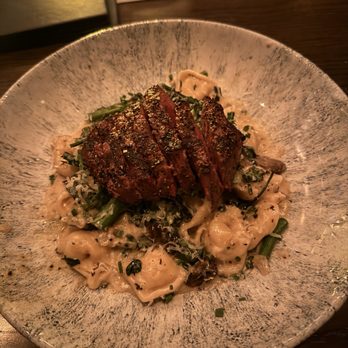 Earls Kitchen + Bar - Steak and tortellini - New American Near Me - Miami, Florida Earls Kitchen + Bar - Steak and tortellini - New American Near Me - Miami, Florida