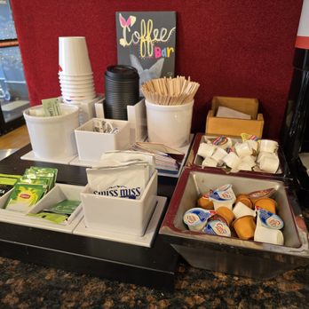 Hampton Inn Milwaukee-Airport - Coffee - Hotels Near Me - Milwaukee, Wisconsin
