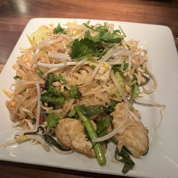 Big Bowl - Chicken Pad Thai - Chinese Near Me - Edina, Minnesota Big Bowl - Chicken Pad Thai - Chinese Near Me - Edina, Minnesota
