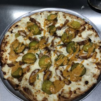 Val's Tavern - Super Pie - Pizza Near Me - Rumson, New Jersey
