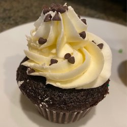 Sweet Pearl Bakery - Chocolate Cupcake