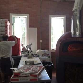 Brickside Pizza - Pizza Near Me - Ivoryton, Connecticut
