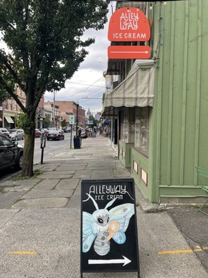 Alleyway Ice Cream by null