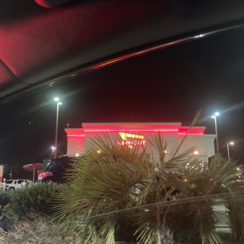 In-N-Out Burger - Drive through line - Fast Food Near Me - Milpitas, California In-N-Out Burger - Drive through line - Fast Food Near Me - Milpitas, California