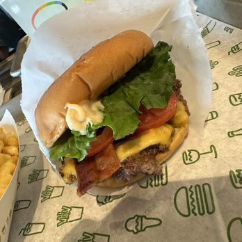 Shake Shack Winter Park - Burgers Near Me - Winter Park, Florida Shake Shack Winter Park - Burgers Near Me - Winter Park, Florida