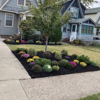 ALC Landscaping & Construction - a front yard - Landscaping Near Me ALC Landscaping & Construction - a front yard - Landscaping Near Me