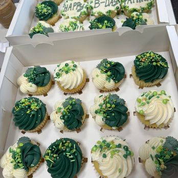 Oven and Whisk Cottage Bakery - St Patrick's day - birthday cupcakes - Custom Cakes Near Me