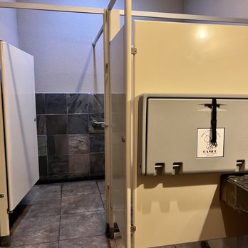 Yong gung - Women's restroom - Korean Near Me - Aurora, Colorado