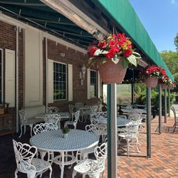 Desmonds Restaurant & Lounge