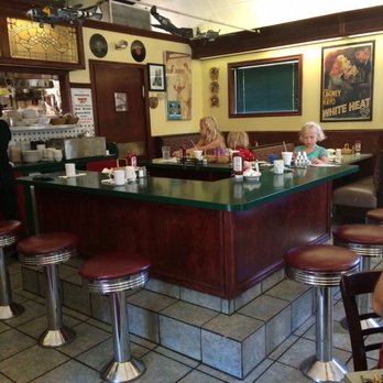 Canteen Restaurant - Counter area with stools - American Near Me - Barrington, Illinois