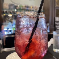 MeMe's Bar & Grille