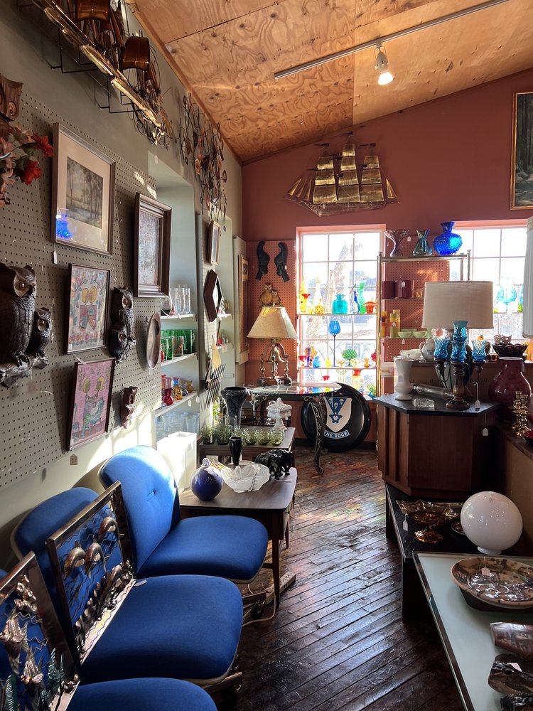 WATERLOO ANTIQUES MALL Updated August 2024 255 Jefferson St