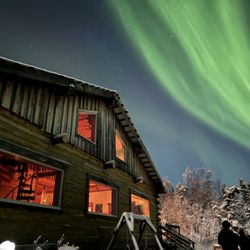 Aurora Borealis Lodge - Large lodge to relax in.