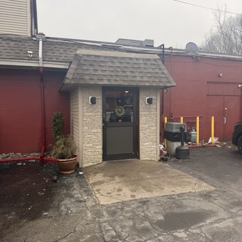 Boomerangs Roadhouse - Entrance from parking lot - New American Near Me - West Warwick, Rhode Island Boomerangs Roadhouse - Entrance from parking lot - New American Near Me - West Warwick, Rhode Island