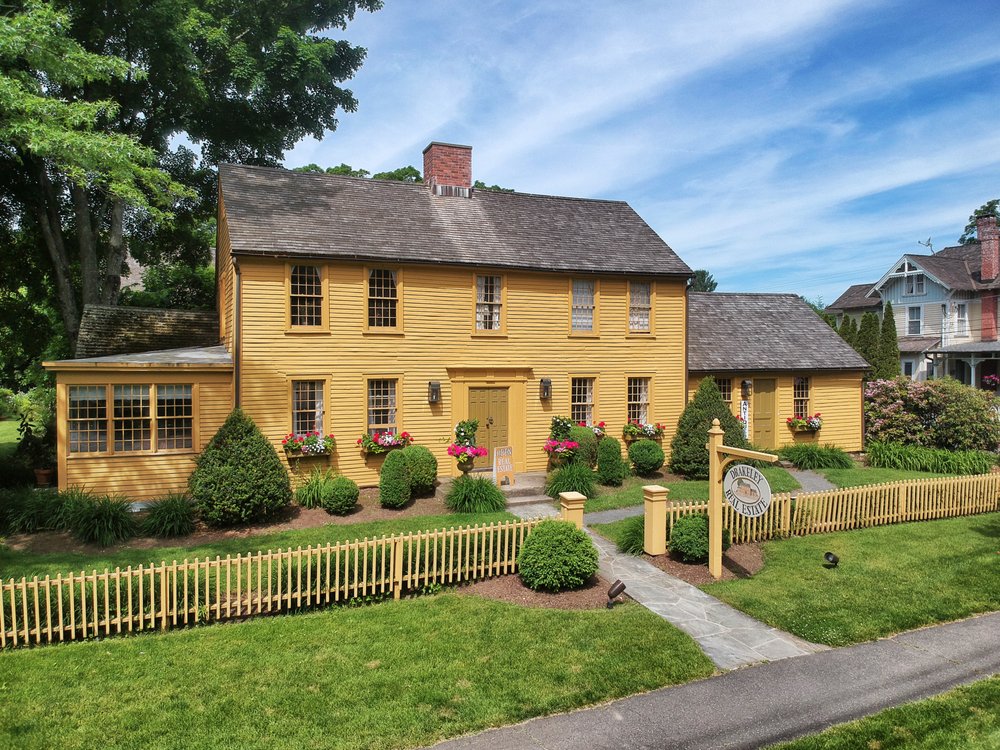 DRAKELEY REAL ESTATE Updated September 2024 256 Main St S, Woodbury