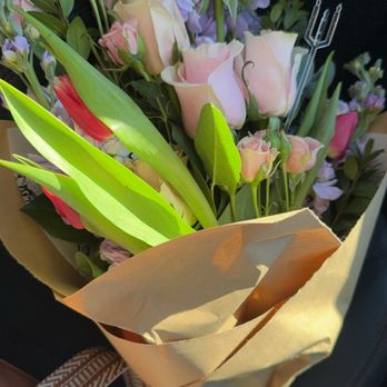 Lizzie Bee's Flower Shoppe - Florists Near Me - Richardson, Texas