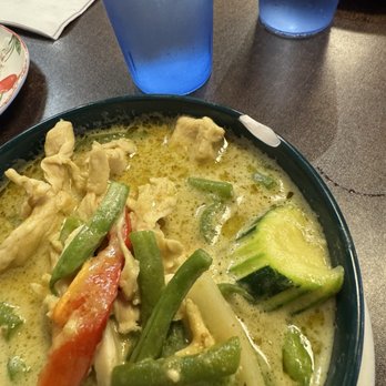 Le Moose Crepe Cafe - Green Curry, chipped bowl - Creperies Near Me - Fremont, California Le Moose Crepe Cafe - Green Curry, chipped bowl - Creperies Near Me - Fremont, California