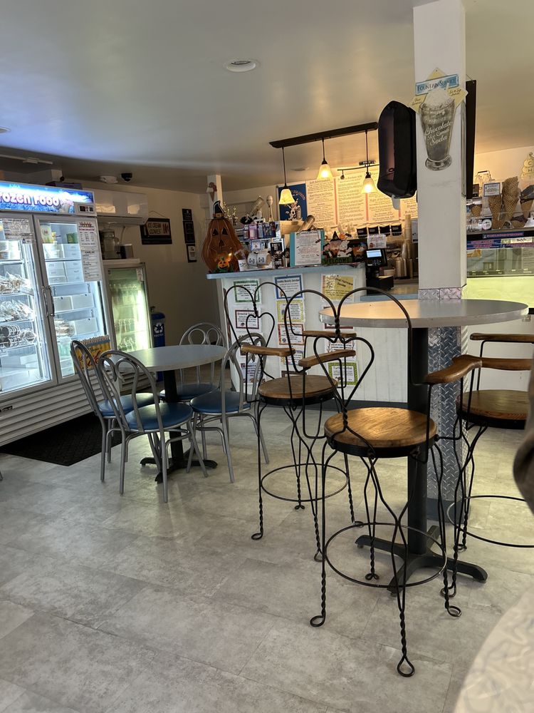 Main Street Ice Cream Logo