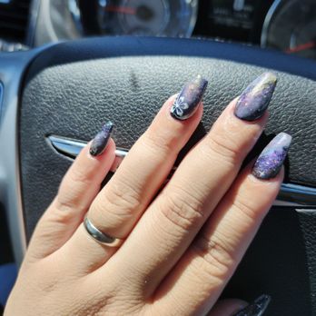 Super Nails - Left hand close up - Nail Salons Near Me - Beaverton, Oregon