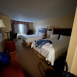 Holiday Inn Express & Suites Laredo-Event Center Area - A clean room with walls that don't peel!