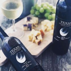 Texas SouthWind Vineyard and Winery - Wines and charcuterie board