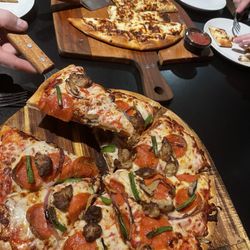 Sounds Good - Pizza and cheese bread