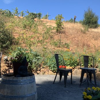 AniChe Cellars - Seating area - Wine Bars Near Me - Underwood, Washington